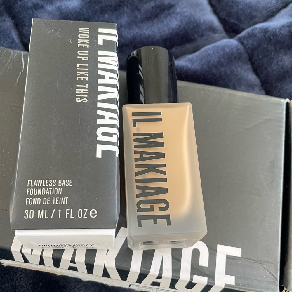 IL MAKIAGE 040 Flawless Base Foundation, Woke Up Like This